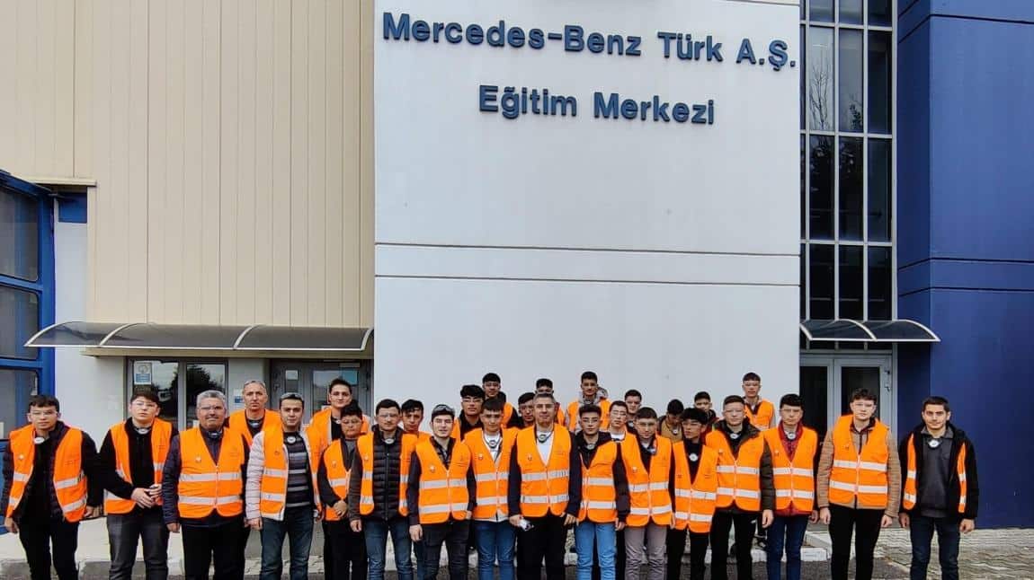 Okulumuz Makine, Metal ve Elektrik alanı öğrencilerimiz için Aksaray Mercedes Benz Türk A.Ş. kamyon fabrikasına teknik gezi düzenlendi.