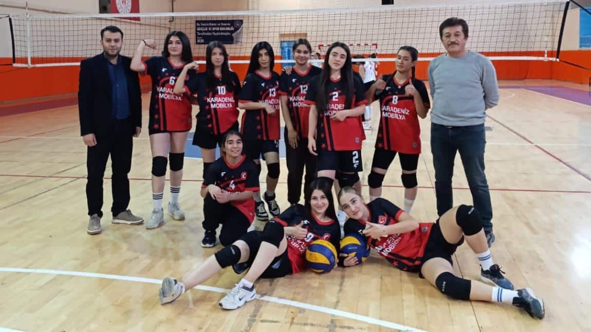 Kız Voleybol Takımımız İlçe İkincisi Olarak Aksaray'daki Çeyrek Finale Katılmaya Hak Kazanmıştır